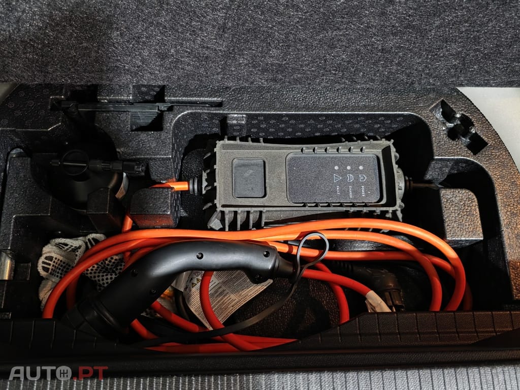 Peugeot E-2008 50 kWh Allure Pack