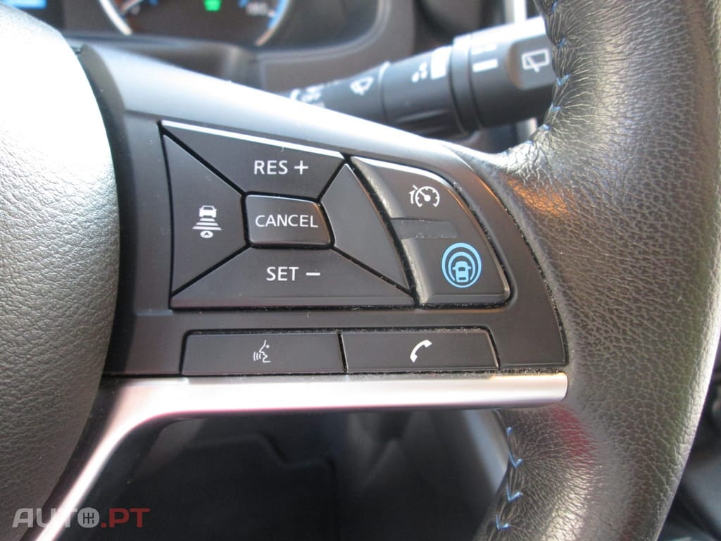 Nissan Leaf Tekna Two Tone