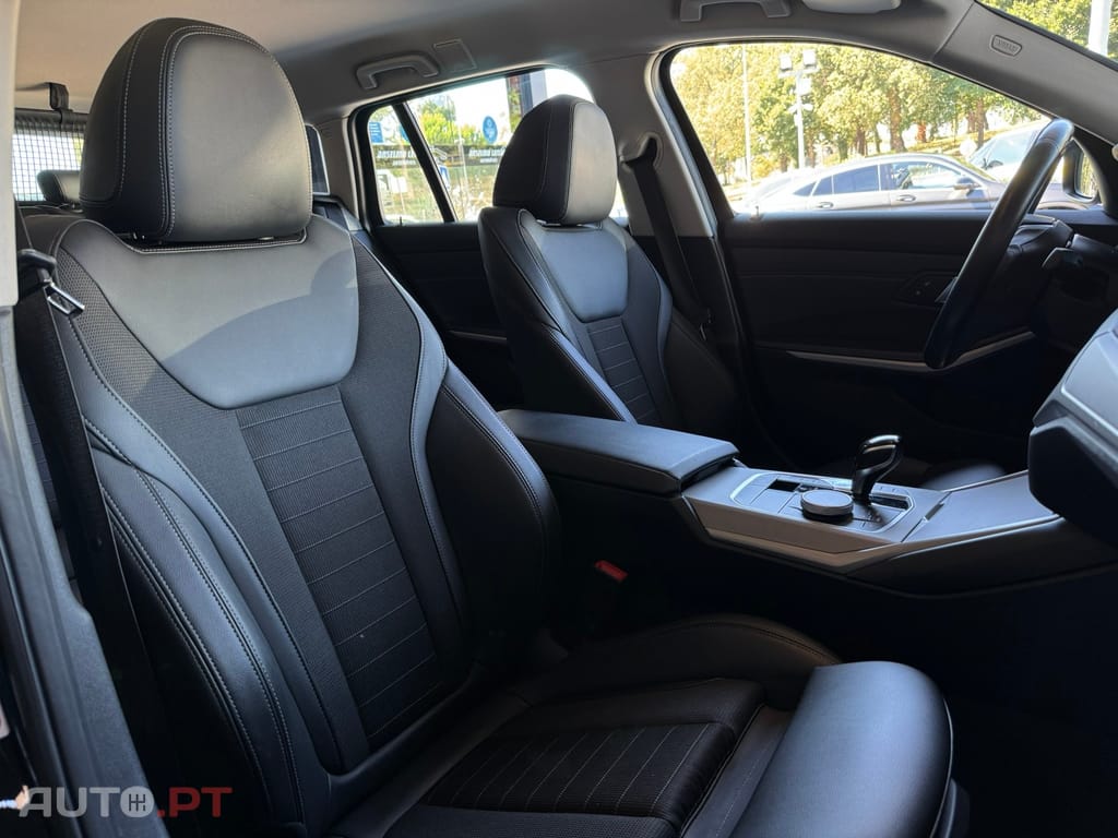 BMW 330 e Touring Auto