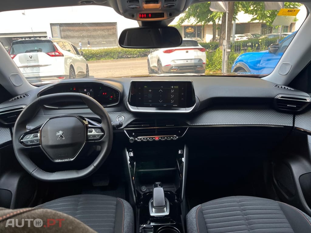 Peugeot 2008 1.2 Active Business