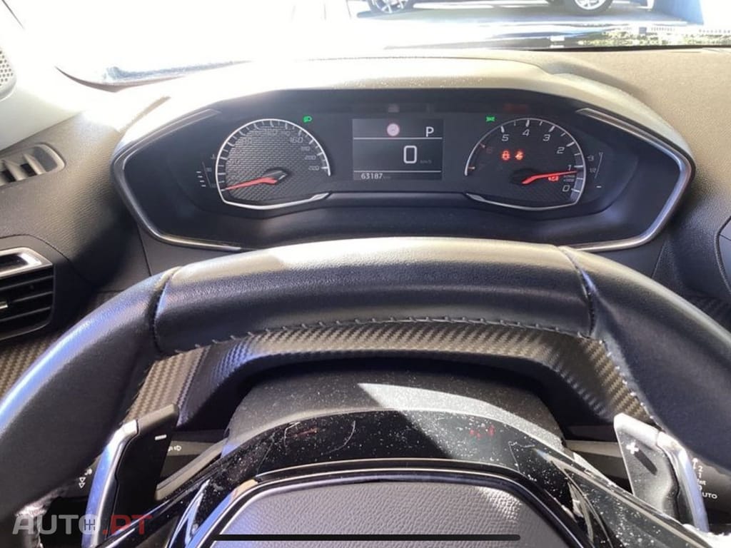 Peugeot 2008 1.2 PureTech Allure EAT8