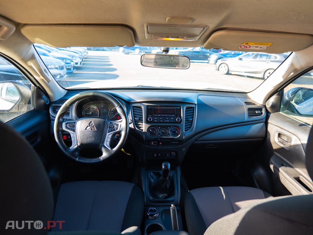 Mitsubishi L200 2.3 DI-D CD Invite 4WD