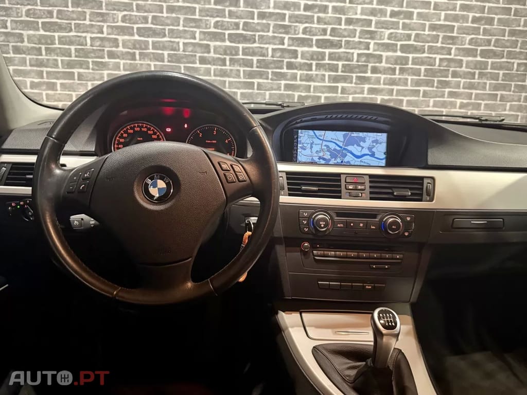 BMW 318 d Touring Navigation Sport