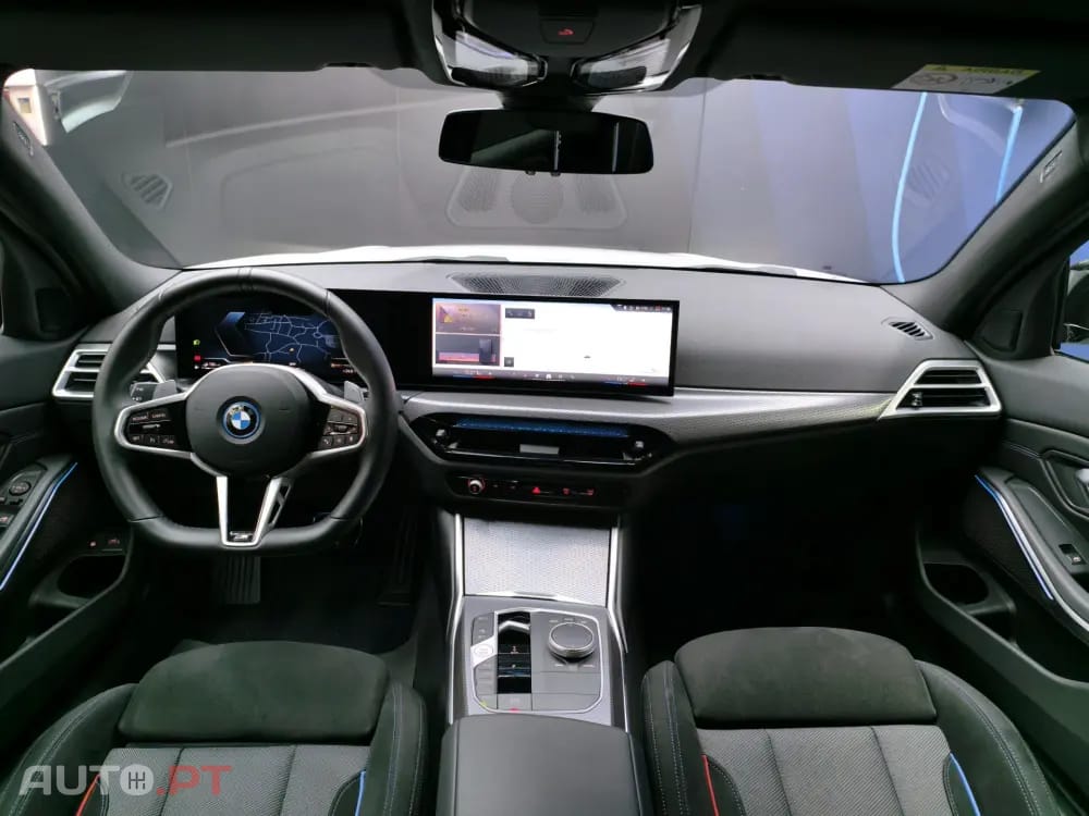 BMW 330 e Pack Desportivo M Pro Auto