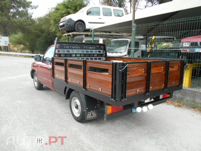 Toyota Hilux 2.5D-4D 3Lugares