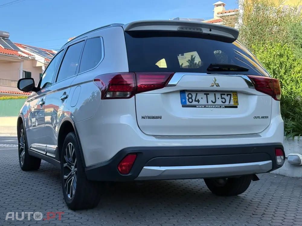 Mitsubishi Outlander 2.2 DI-D Instyle Navi