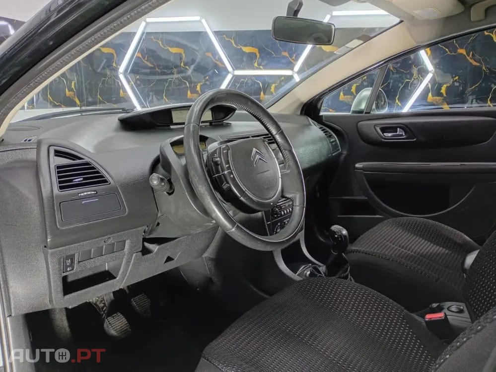 Citroën C4 1.6 HDi Exclusive — fotografia 15