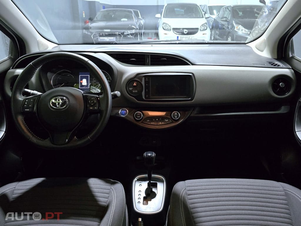 Toyota Yaris 1.5 HSD Comfort — fotografia 15