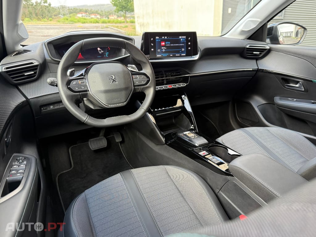Peugeot 208 PureTech 100 EAT8 Allure
