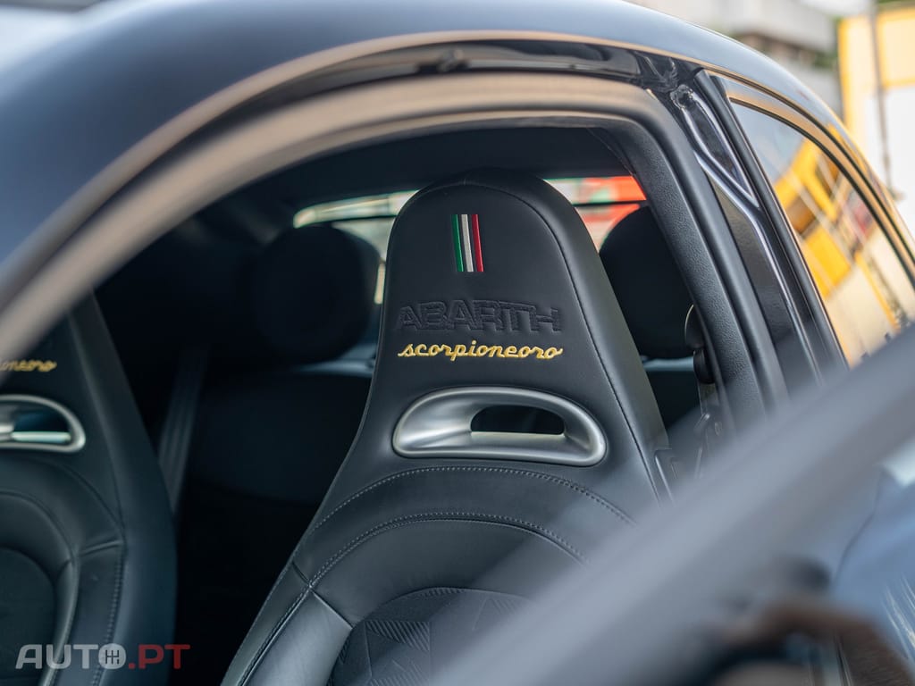 Abarth 595C 1.4 T-Jet Scorpioneoro