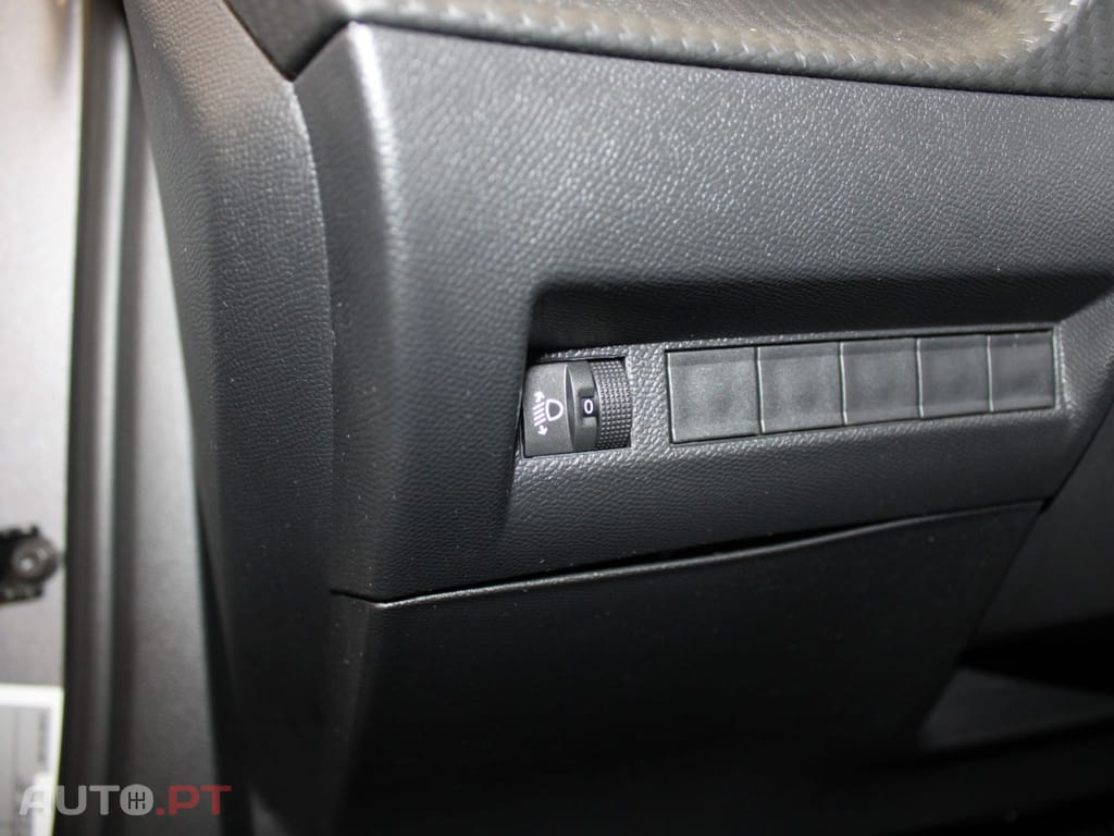 Peugeot 2008 1.5 BHDI ACTIVE I.V.A DEDUTIVEL 