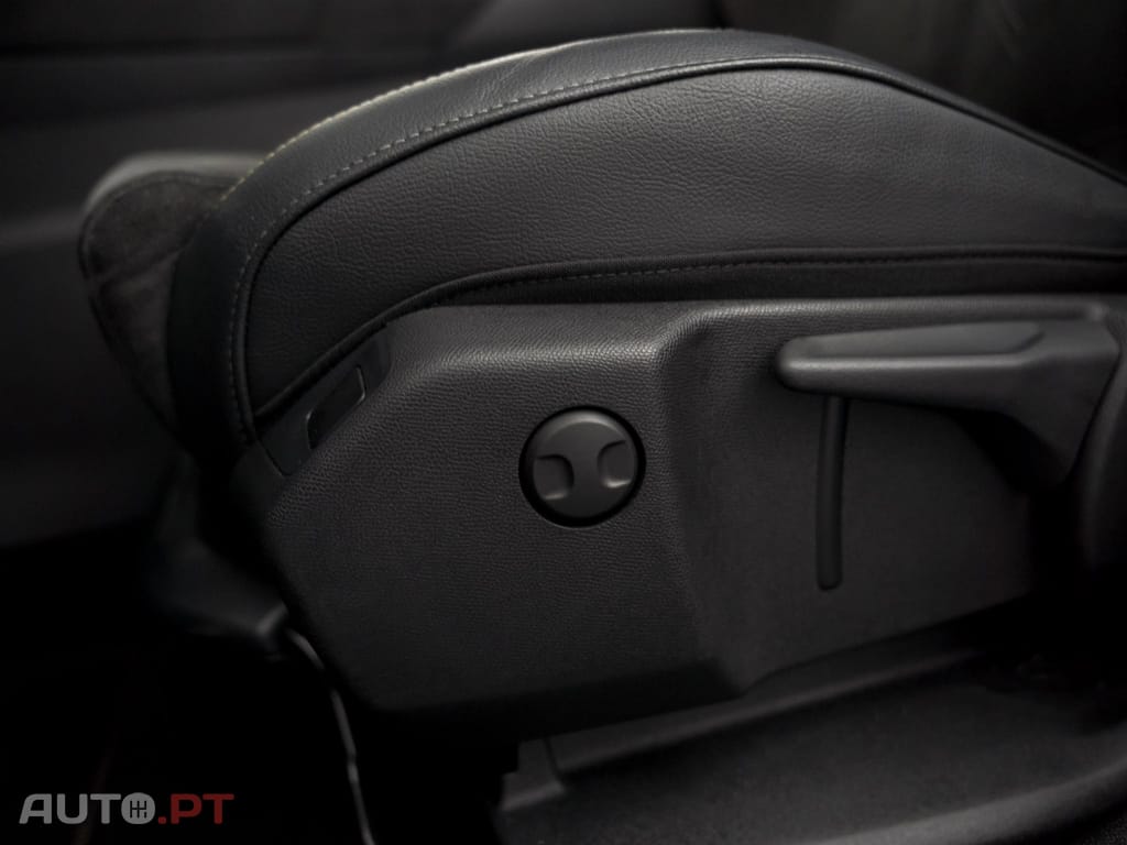 DS DS7 Crossback E-Tense Performance Line EAT8