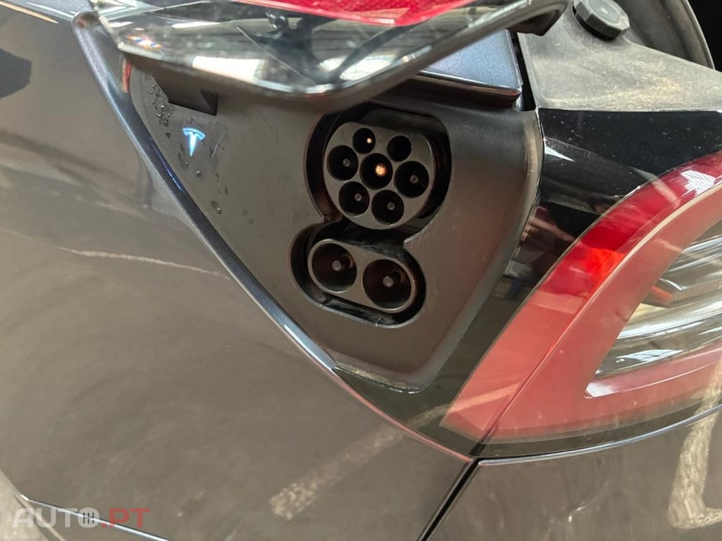 Tesla Model 3 Long Range AWD Dual Motor