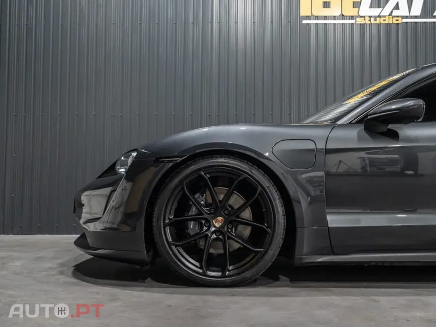 Porsche Taycan 4