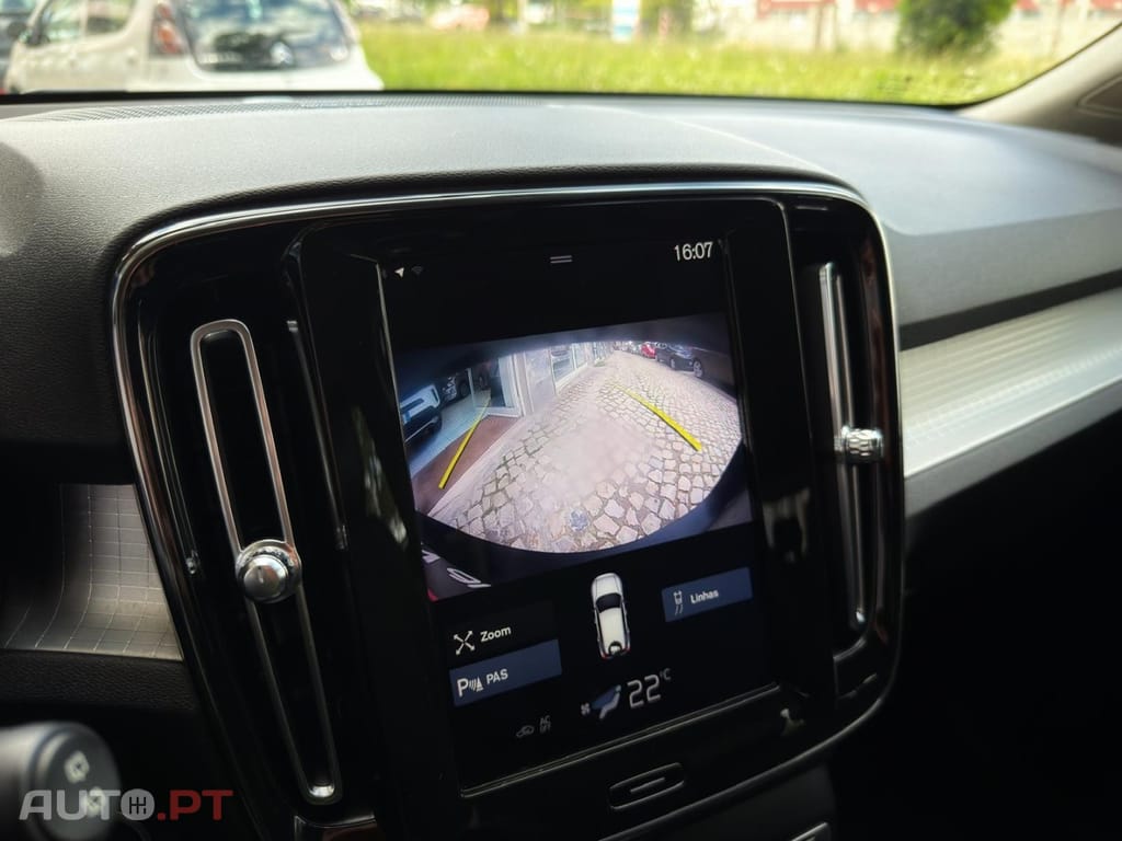Volvo XC40 2.0 D3 Momentum Plus