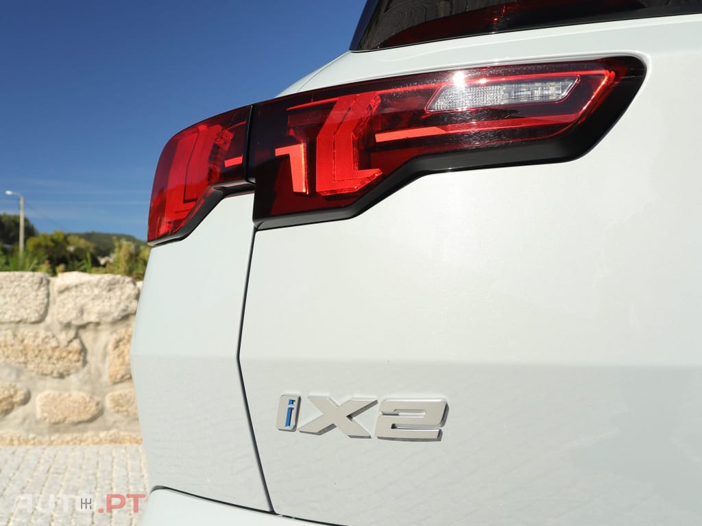 BMW iX2 eDrive20 Pack Desportivo M