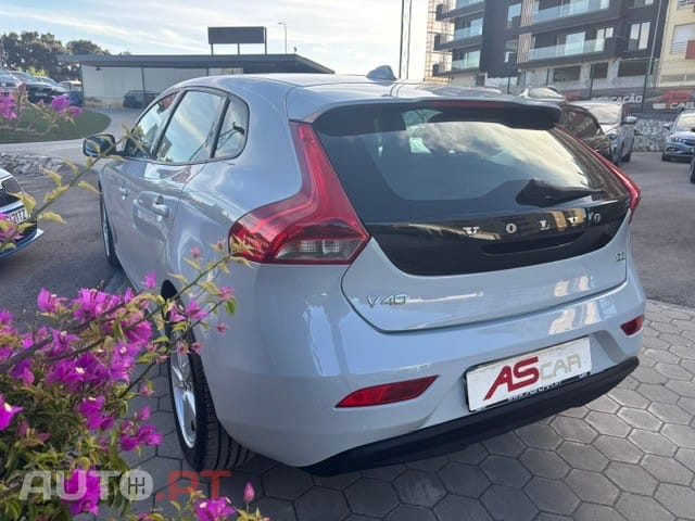 Volvo V40 D2