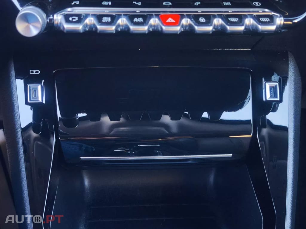 Peugeot E-2008 50 kWh Allure Pack