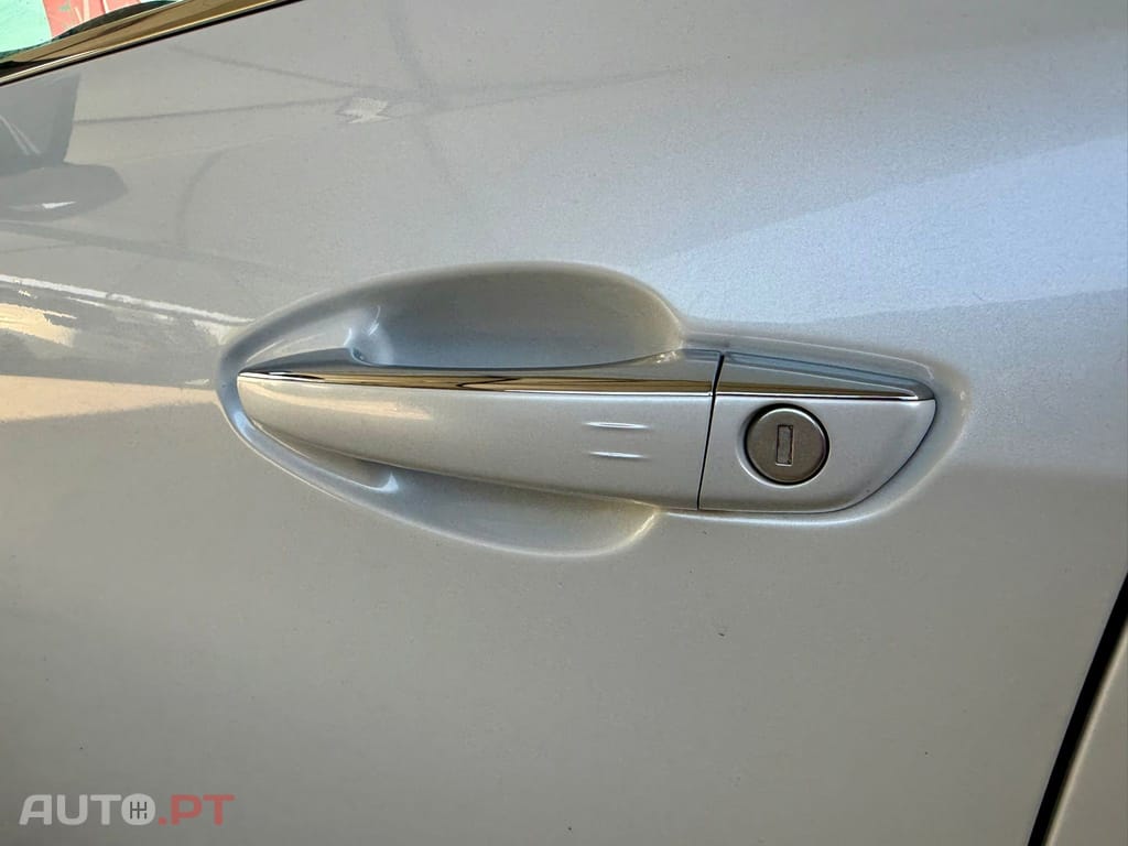 Peugeot 308 1.2 PureTech Allure Faróis Full LED