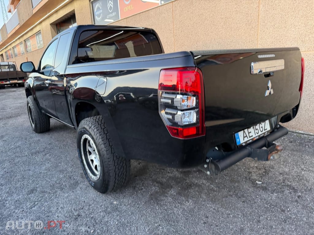 Mitsubishi L200 2.3 DI-D Strakar CD Connect Edition 4WD