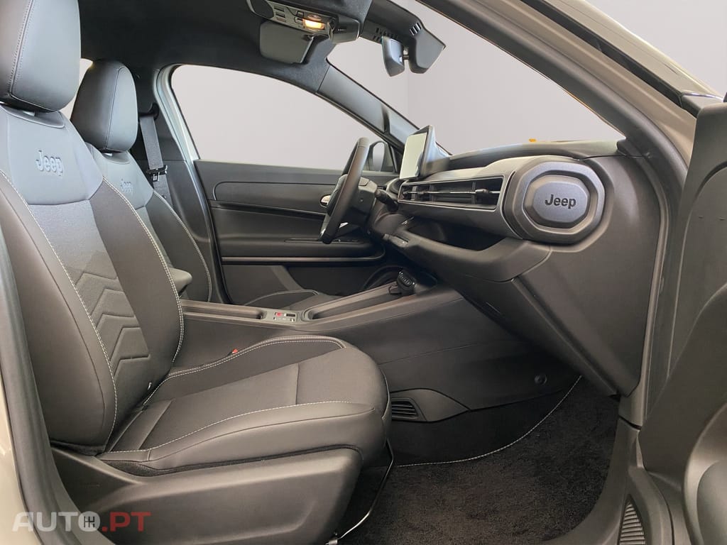Jeep Avenger 1.2 e-Hybrid Black Edition DCT
