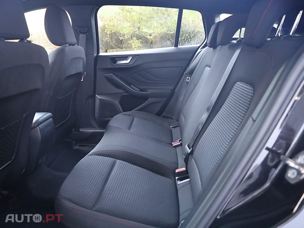 Ford Focus SW 1.0 EcoBoost MHEV ST-Line X