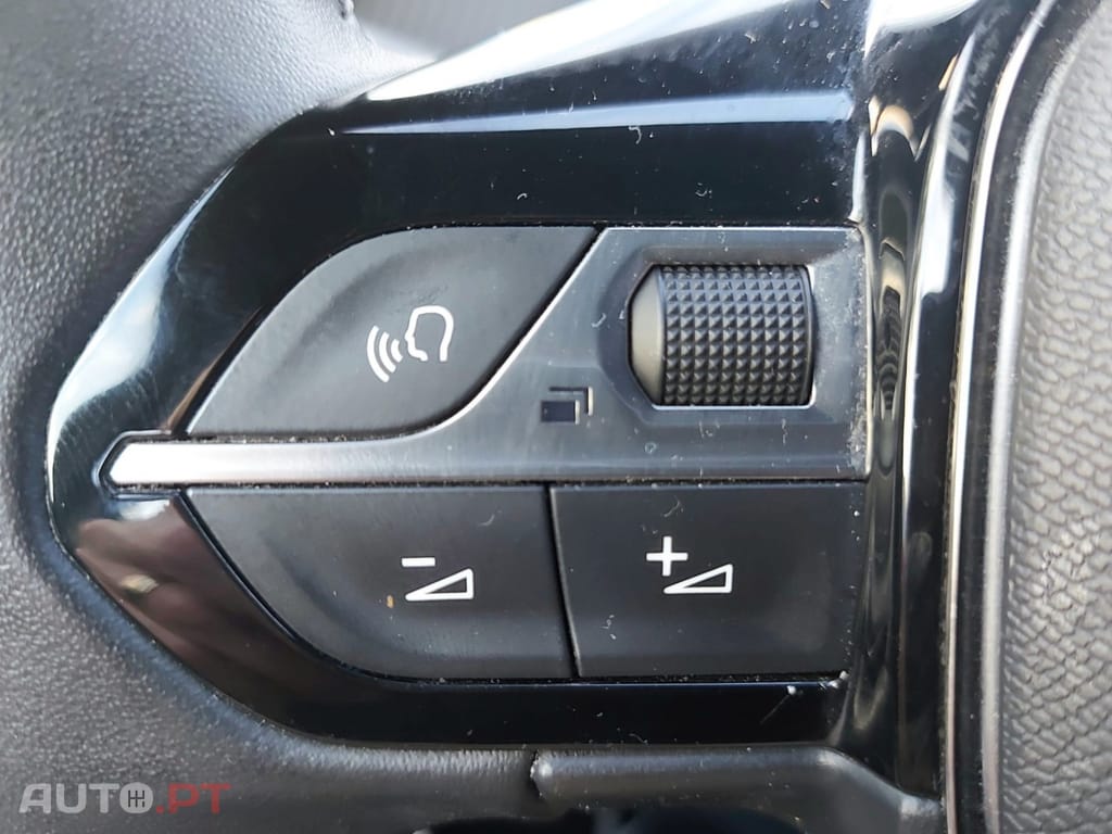 Peugeot E-2008 50 kWh Active Pack