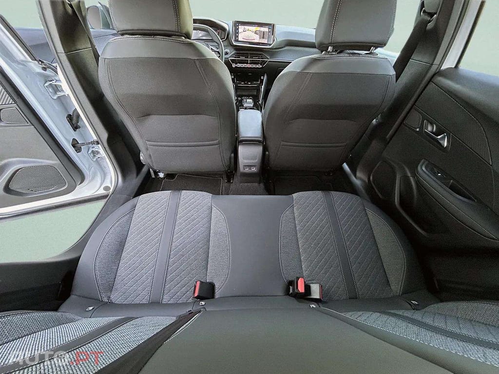 Peugeot E-2008 50 kWh Allure Pack