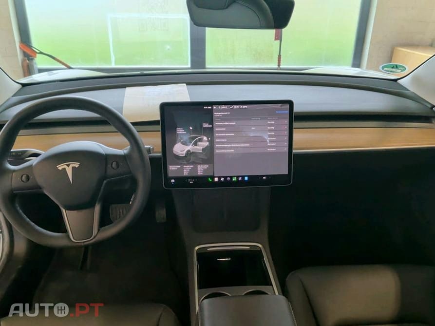 Tesla Model 3 RWD