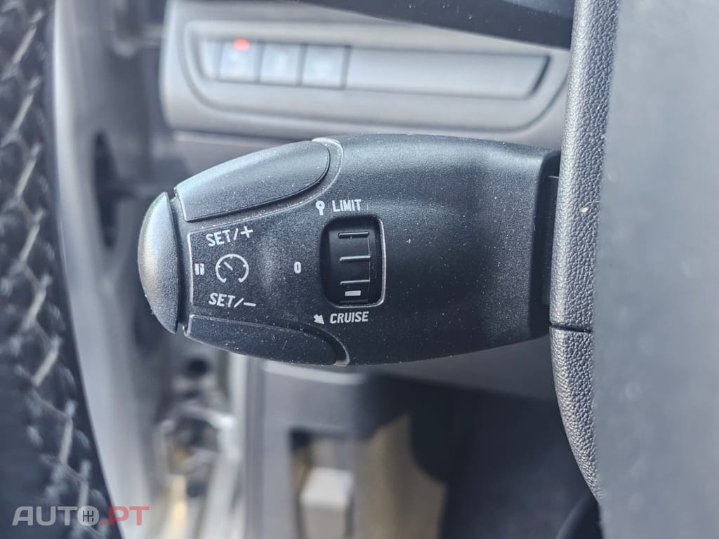 Peugeot 208 Blue-HDi 100 Stop&Start Allure