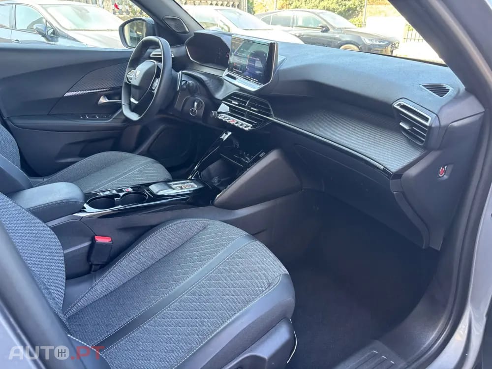 Peugeot 2008 Hybrid 145 e-DSC Allure