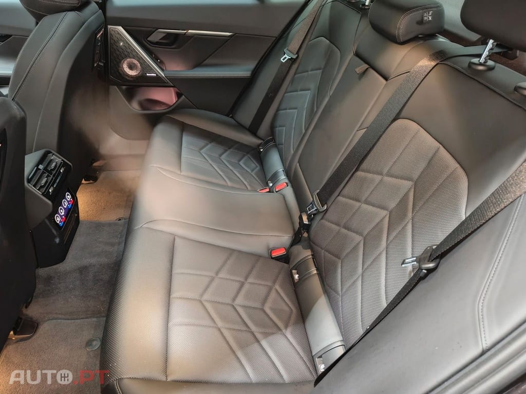 BMW i5 eDrive40