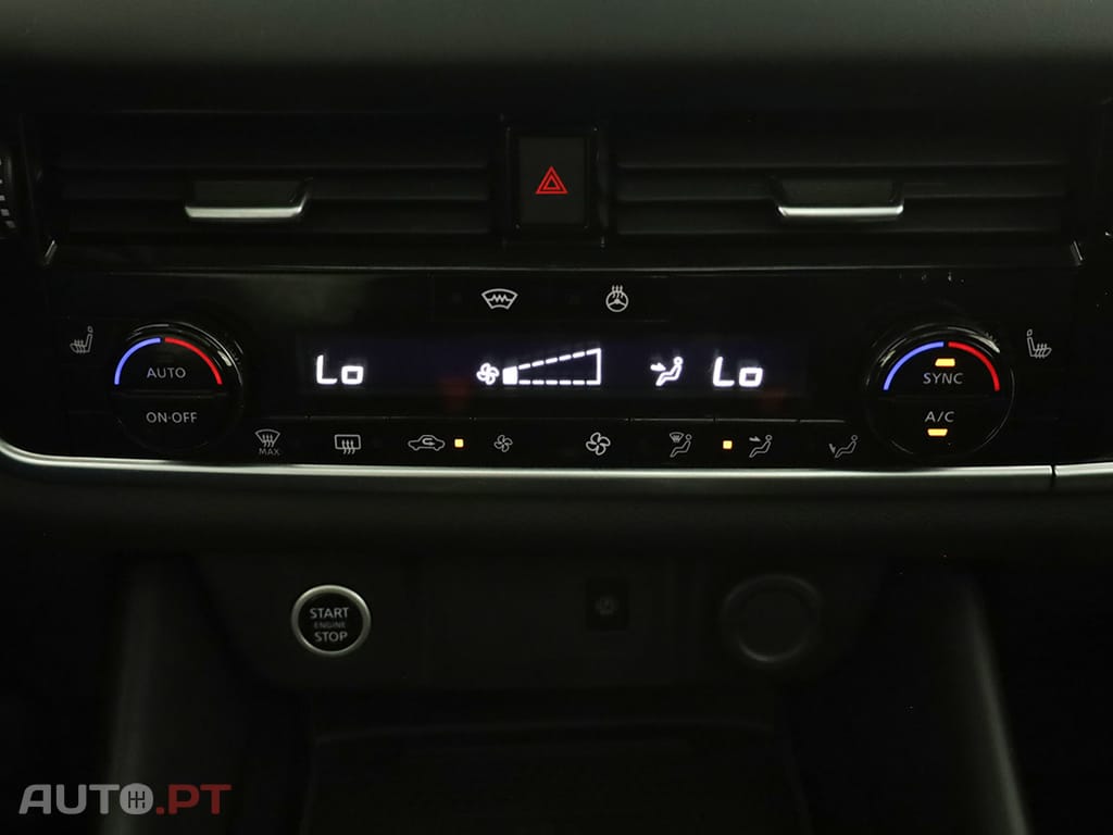Nissan Qashqai Qashqai 1.3 DIG-T N-Connecta LED Xtronic