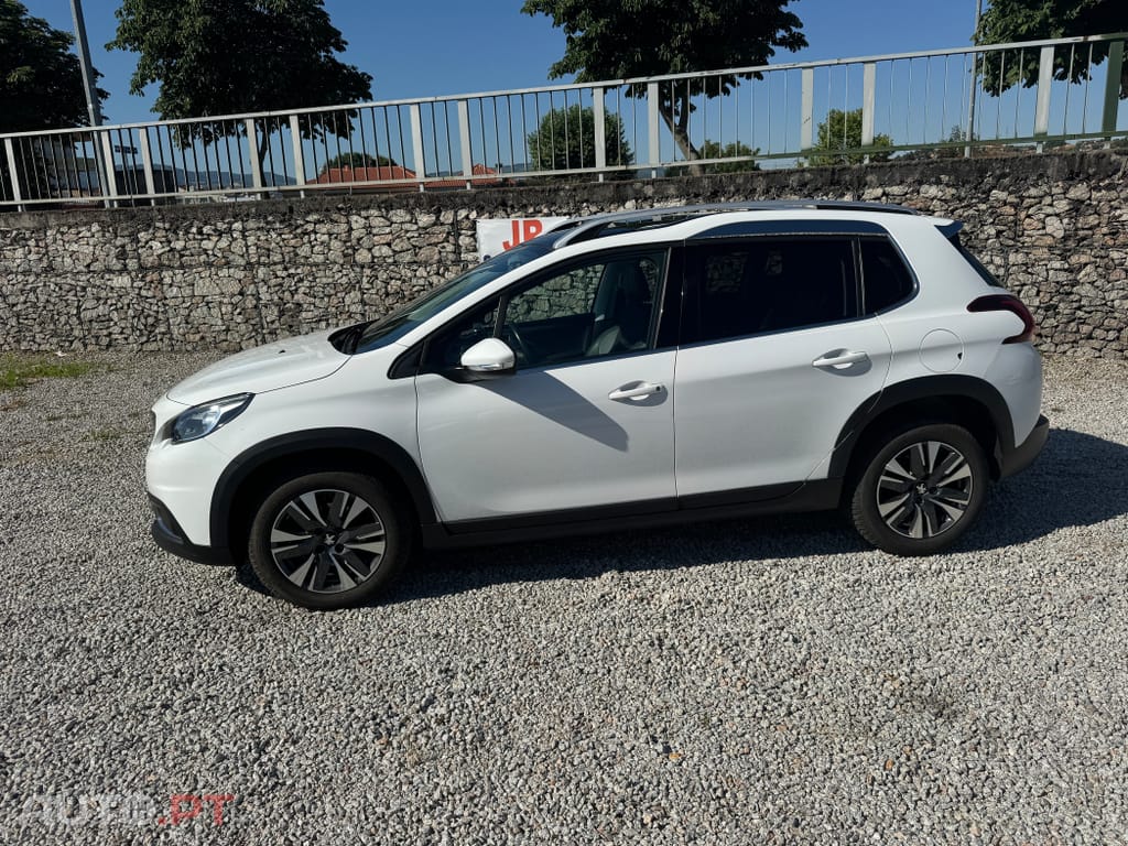 Peugeot 2008 1.2 PureTech Allure EAT6