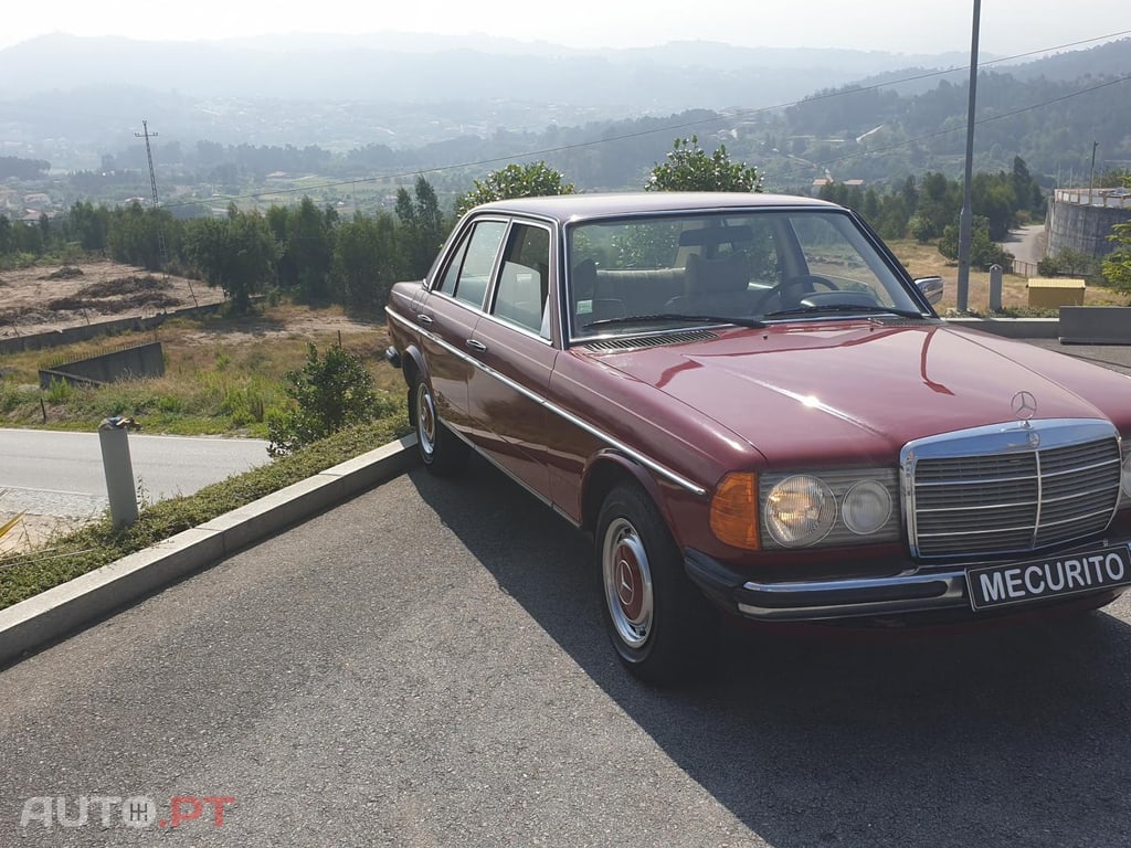 Mercedes-Benz 230 W123 limousine