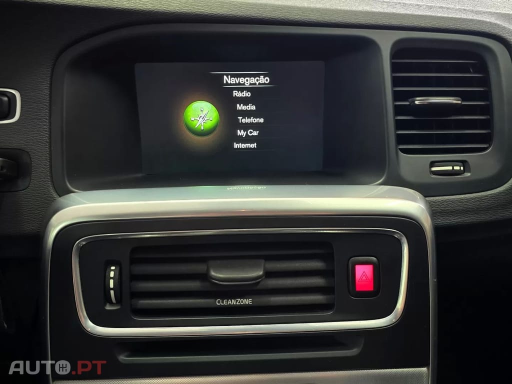 Volvo V60 Cross Country 2.0 D3 Momentum