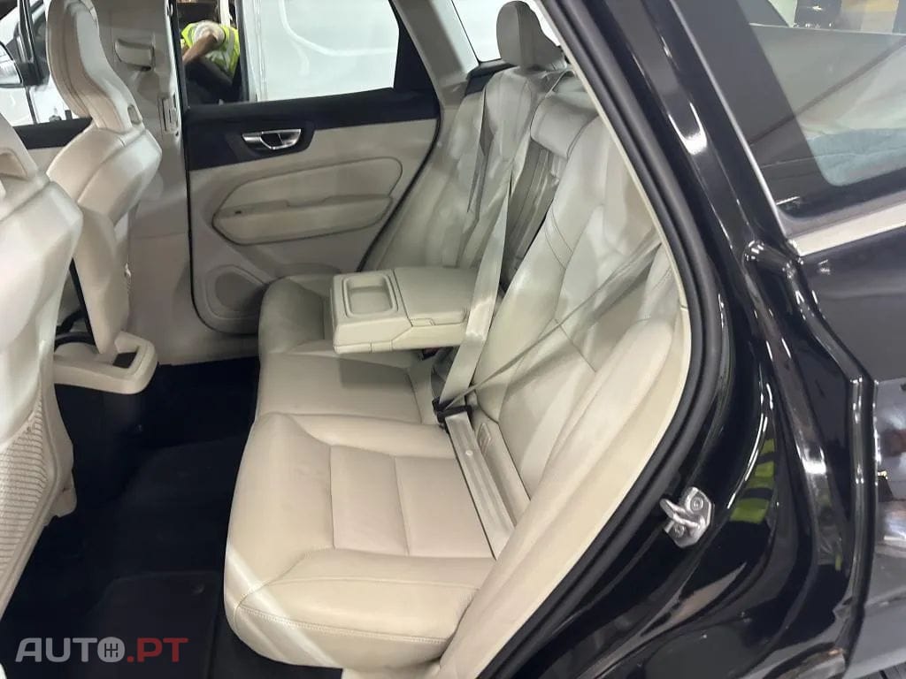 Volvo XC60 2.0 D4 Momentum Plus Geartronic