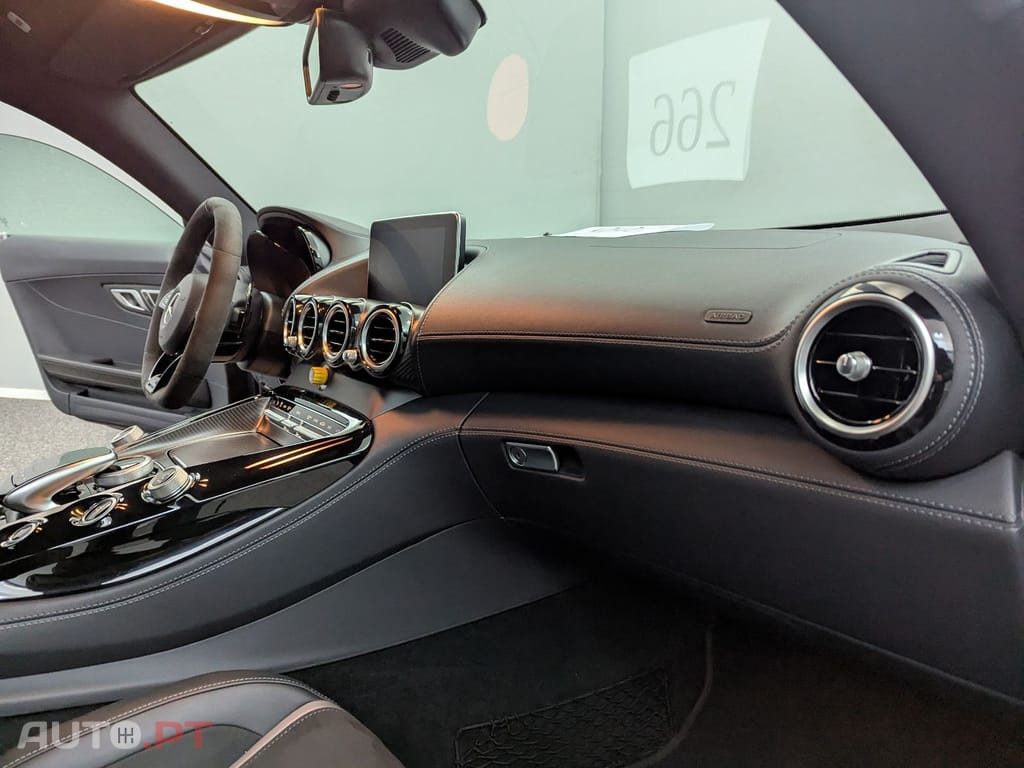 Mercedes-Benz AMG GT R