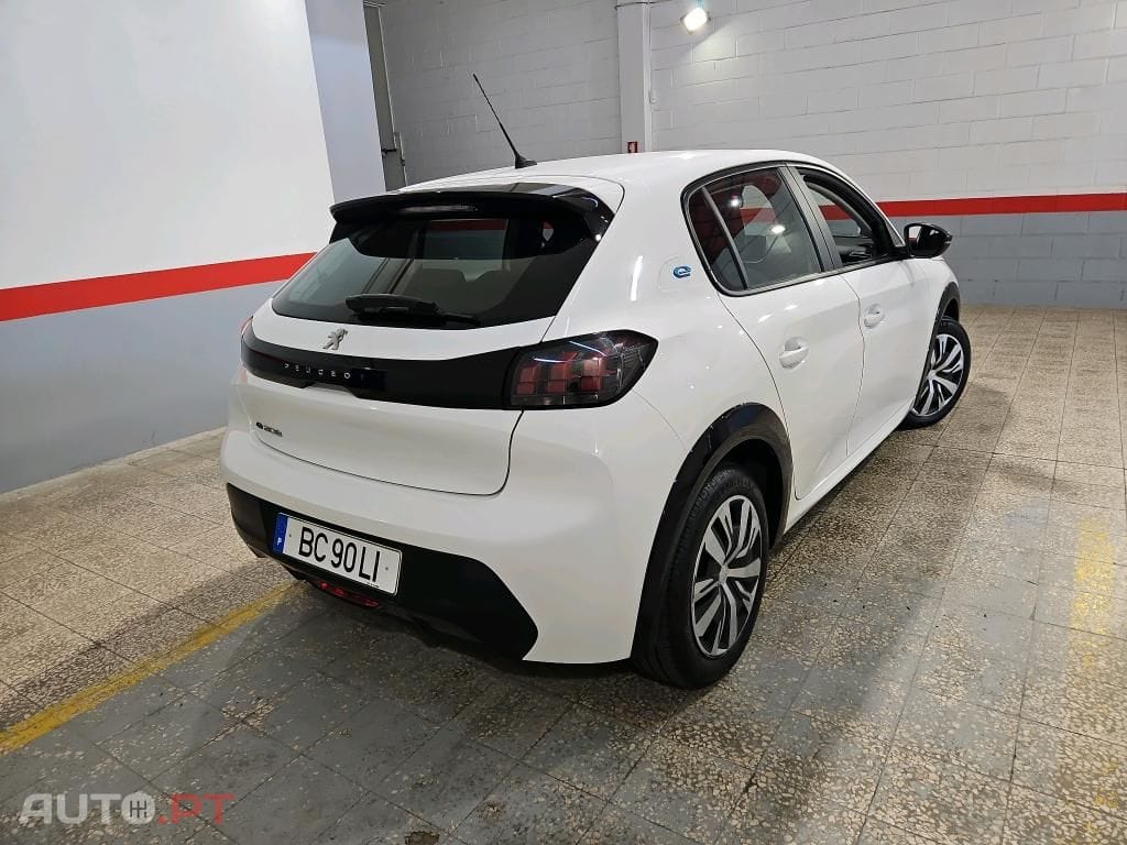 Peugeot E-208 50 kWh Active