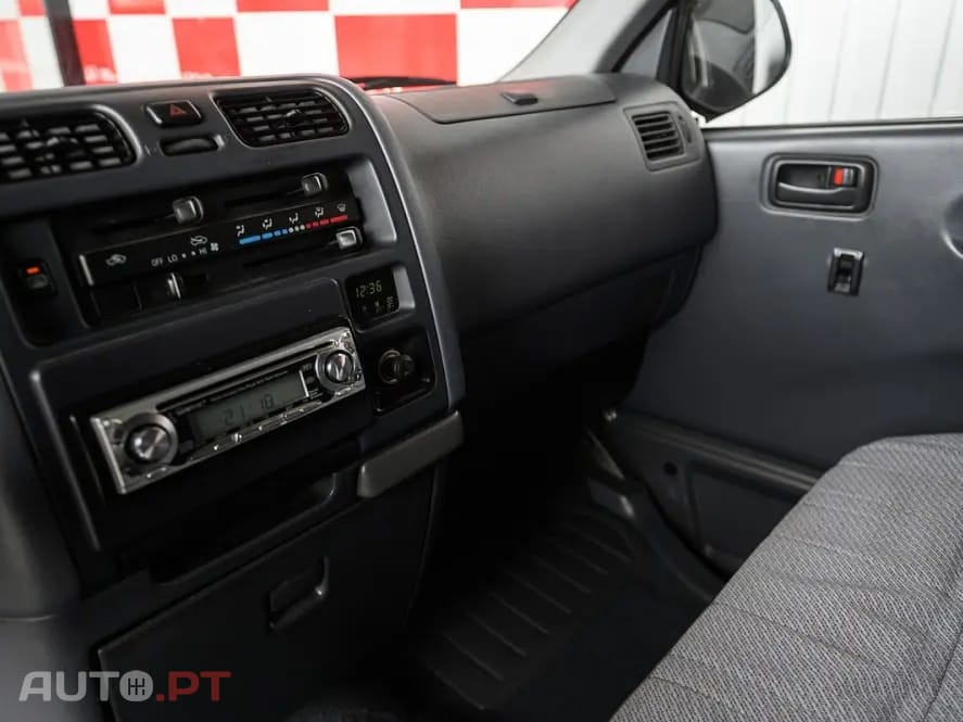 Toyota HiAce 2.4 D LXH12LG