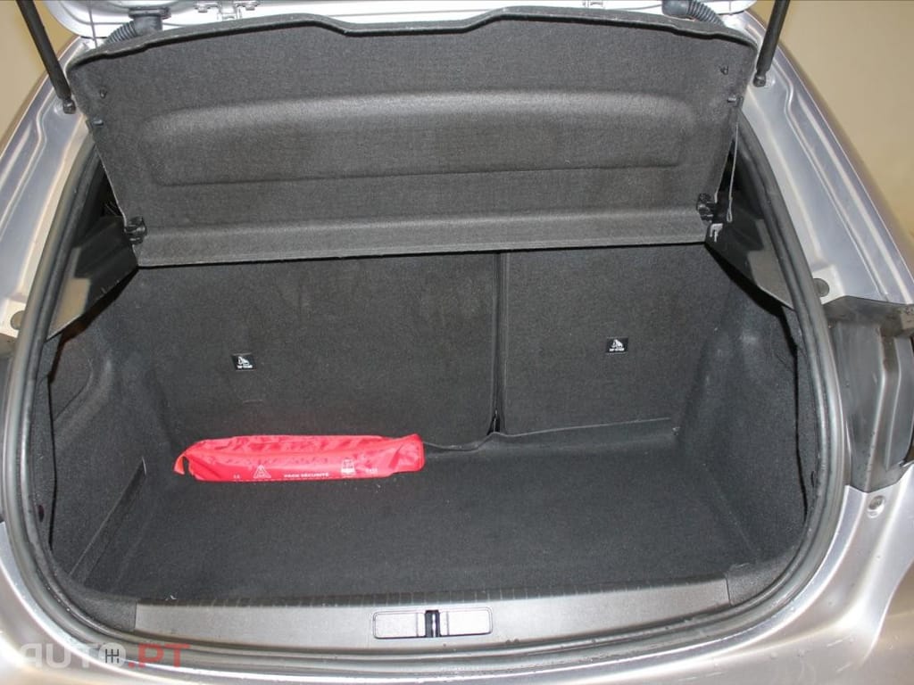 Peugeot E-208 50 kWh Style