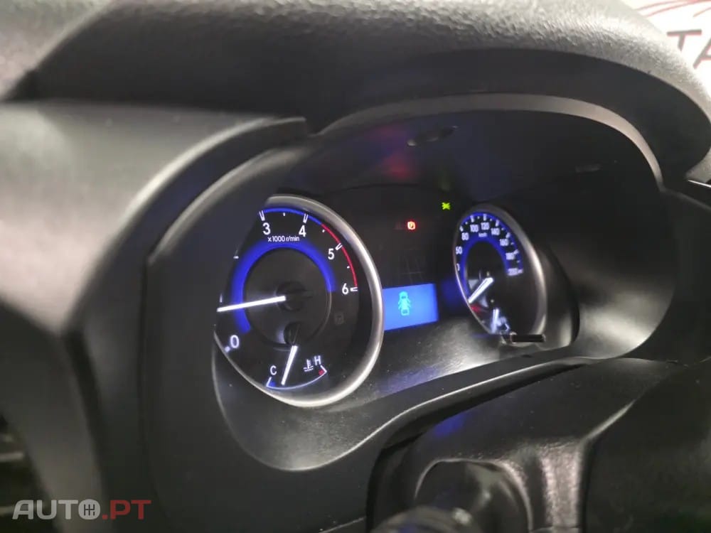 Toyota Hilux 2.4 D-4D 4WD CD CH