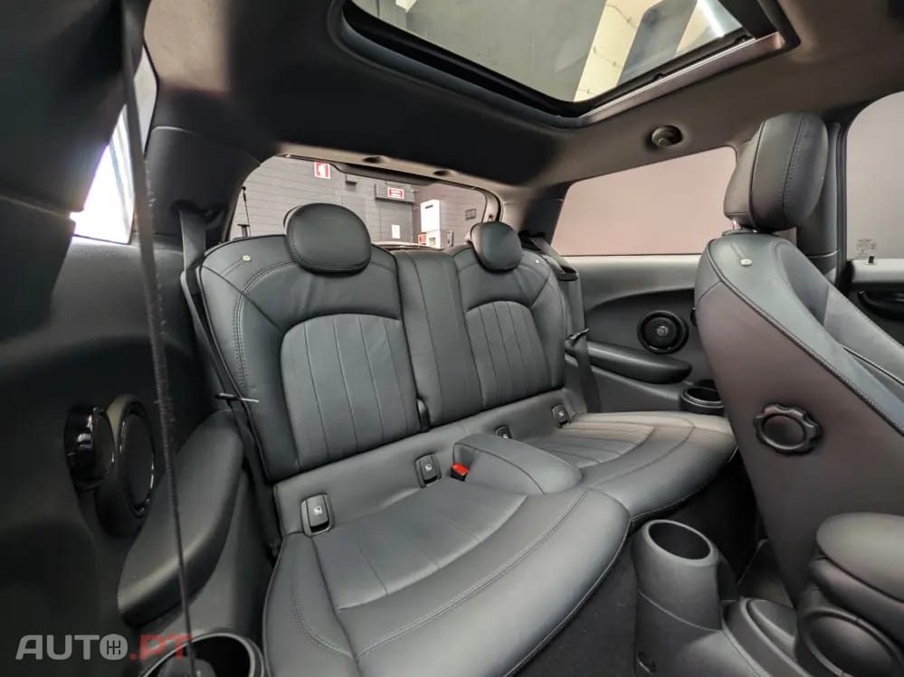 MINI Cooper Cooper SE Yours
