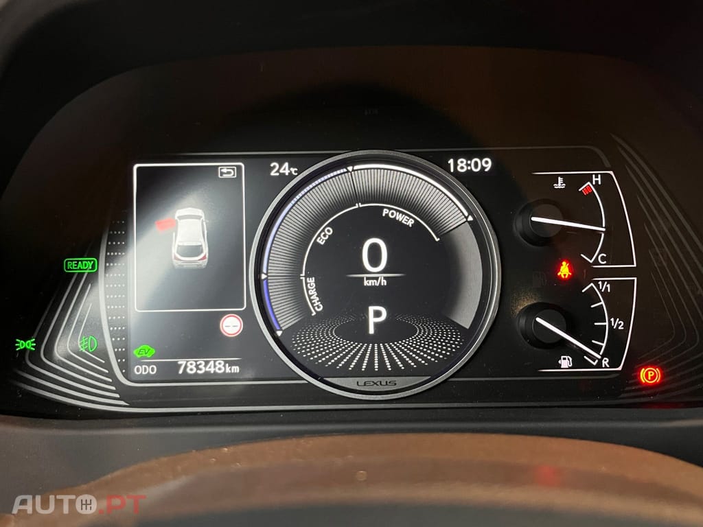 Lexus UX Business