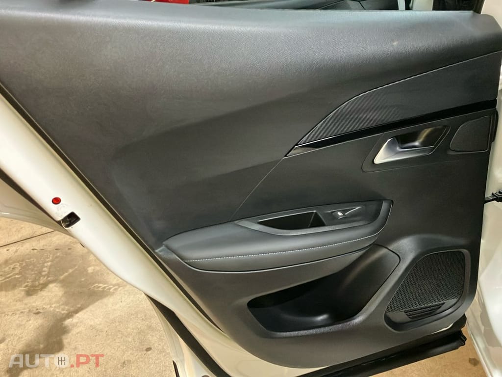Peugeot 2008 1.2 PureTech Allure