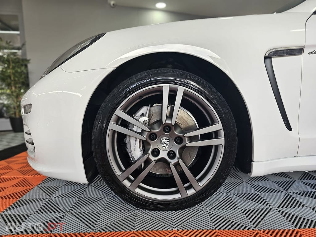 Porsche Panamera Platinum Edition