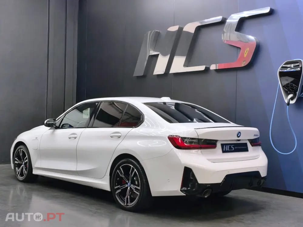 BMW 330 e Pack Desportivo M Pro Auto