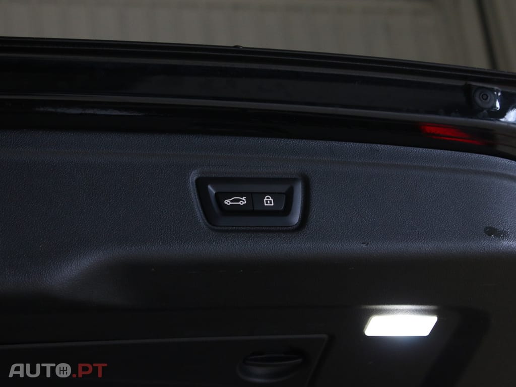 BMW 330 e Touring Pack Desportivo M Auto