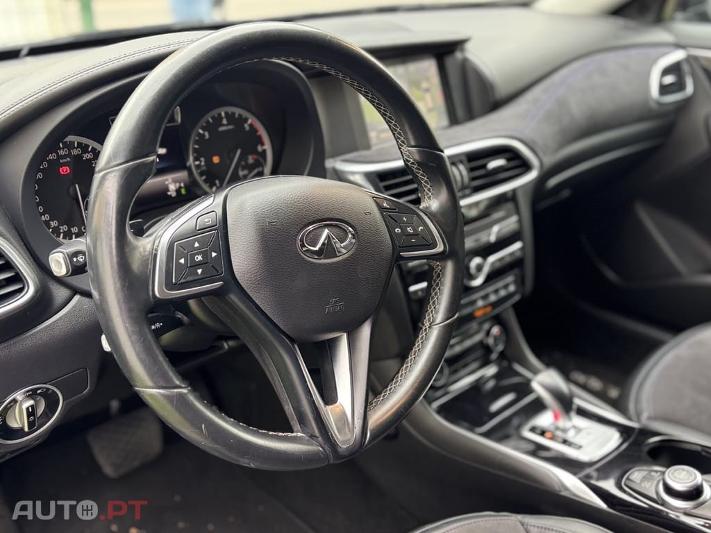 Infiniti Q30 1.5d DCT Premium City Black