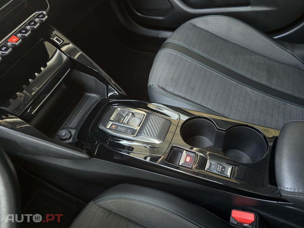 Peugeot 2008 1.2 PureTech Allure EAT8